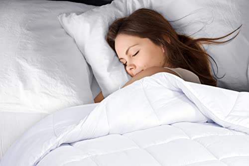  Oakias Comforter Queen White – Premium 350 GSM 3D Fillings Duvet Insert Box Design – Quilted Down Alternative Comforter With 8 Corner Side Duvet Loops – Machine Washable