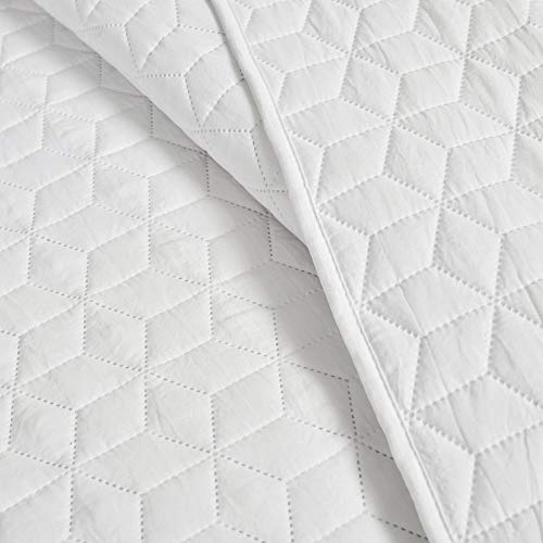  French Country Geo Ruffle Bedding, 3-Piece Bedspread Set (King, White)