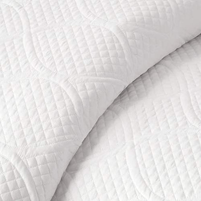  Madison Park Corrine King/Cal King Size Quilt Bedding Set - White, Patterned Texture – 3 Piece Bedding Quilt Coverlets – Ultra Soft Microfiber Bed Quilts Quilted Coverlet