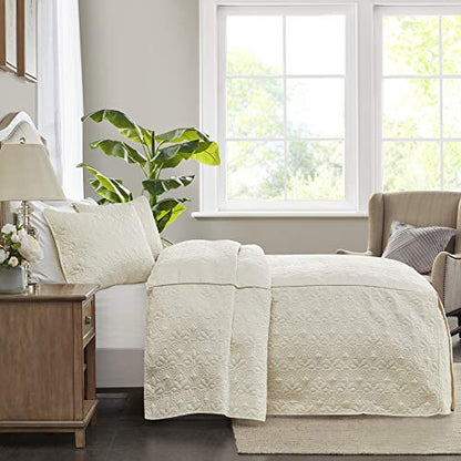  Madison Park Quebec Fitted Bedspread Classic Traditional Design All Season, Lightweight, Bedding Set, Matching Shams, Queen(60" X80+24D), Quebec, Damask Quilted Cream 3 Piece