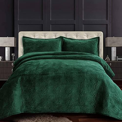  Tribeca Living Oversized Velvet Quilt, Three Piece Queen Bed Set, 260GSM Soft Velvet Quilted Set Includes One Quilt & Two Sham Pillowcases, Capri Emerald Green