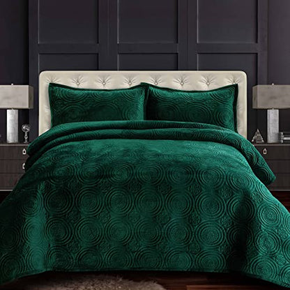  Tribeca Living Oversized Velvet Quilt, Three Piece Queen Bed Set, 260GSM Soft Velvet Quilted Set Includes One Quilt & Two Sham Pillowcases, Capri Emerald Green