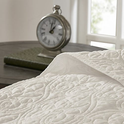 Madison Park Quebec Reversible Quilt Set Damask Design, Double Sided Stitching All Season, Lightweight Bedspread Bedding Set, Matching Sham, Cream, King(120"x118") 3 Piece